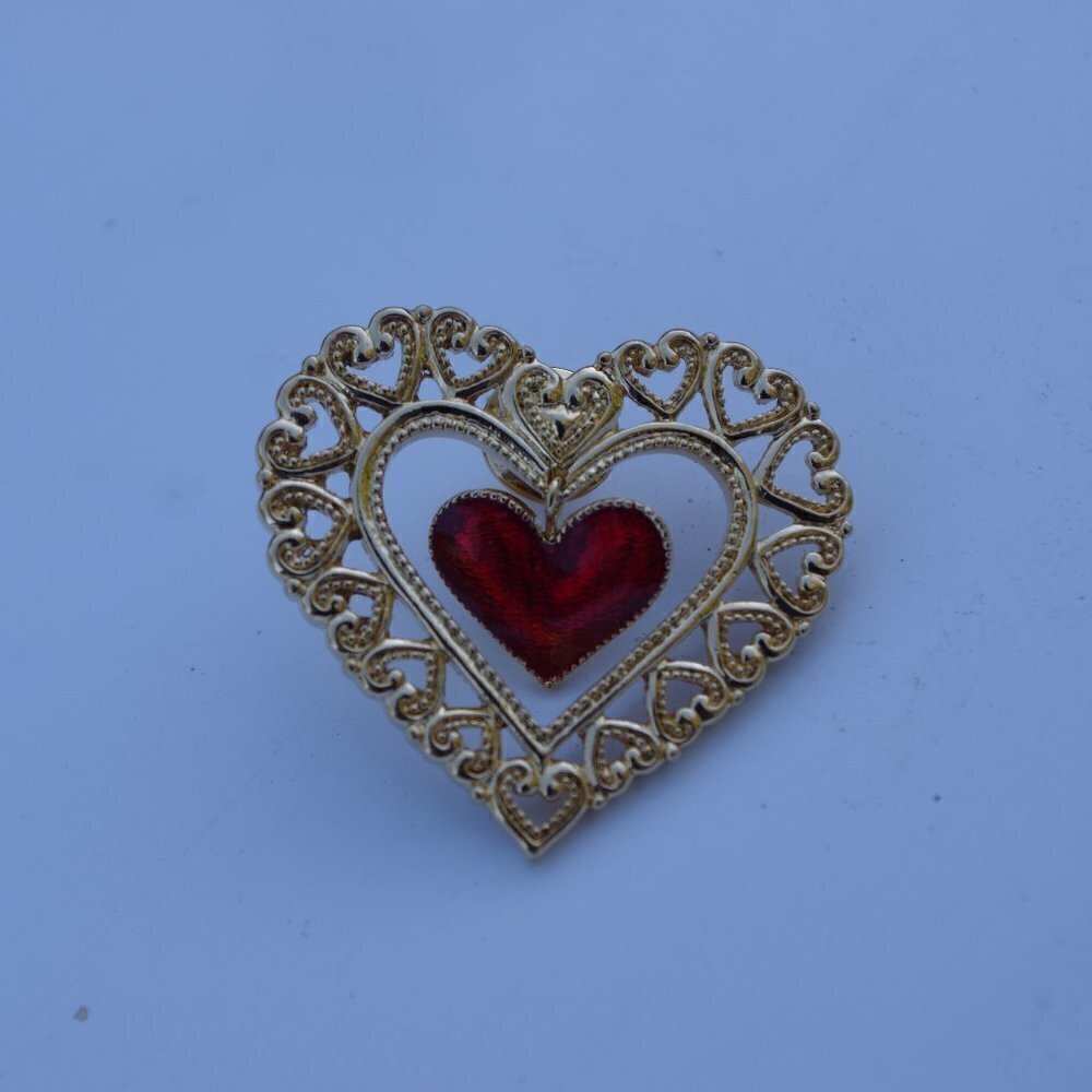 Women`s gold tone red heart brooch pin. 1 3/4 inch